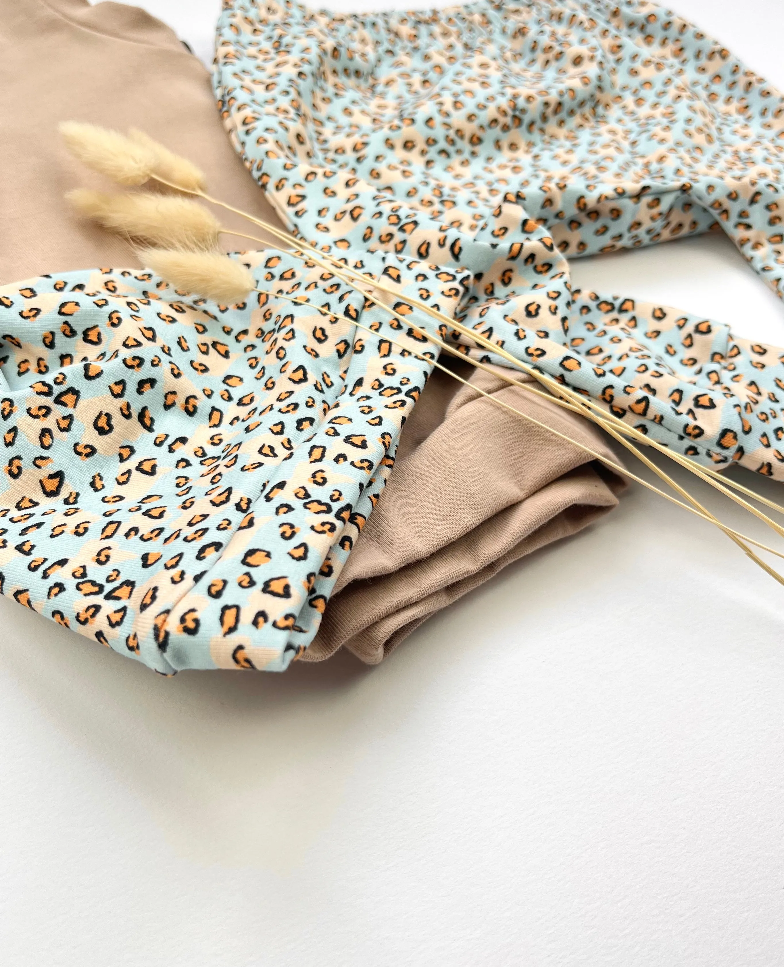 BLUE LEOPARD KNOTTED HAT