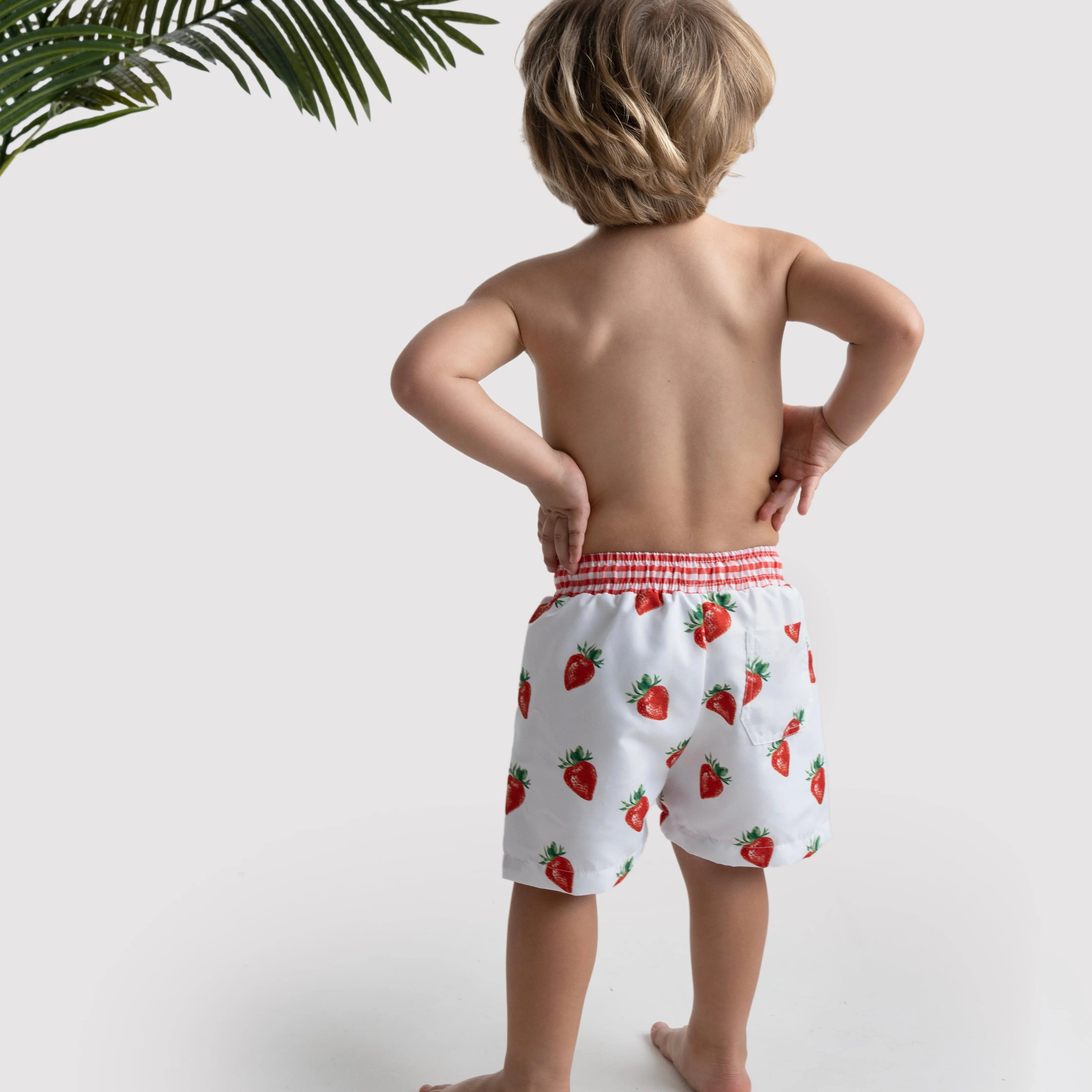 MEIA PATA - Strawberries Print Swim Shorts - Red