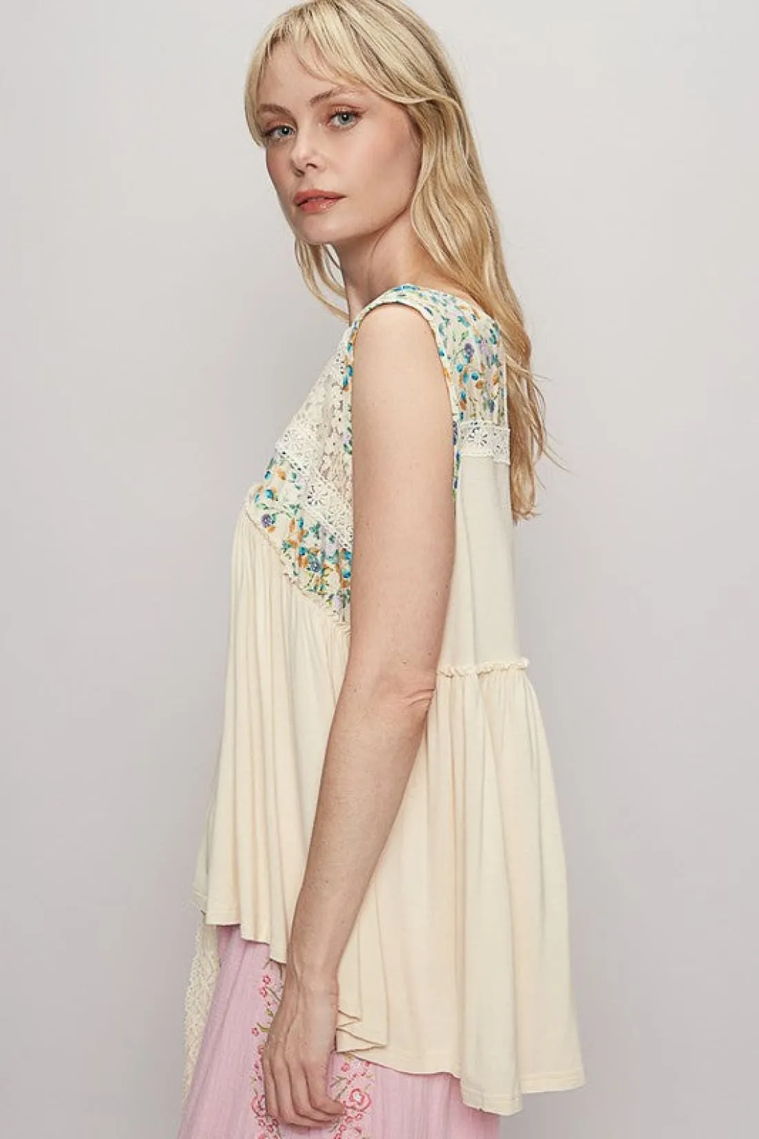 POL Lace Detail Floral Sleeveless Top