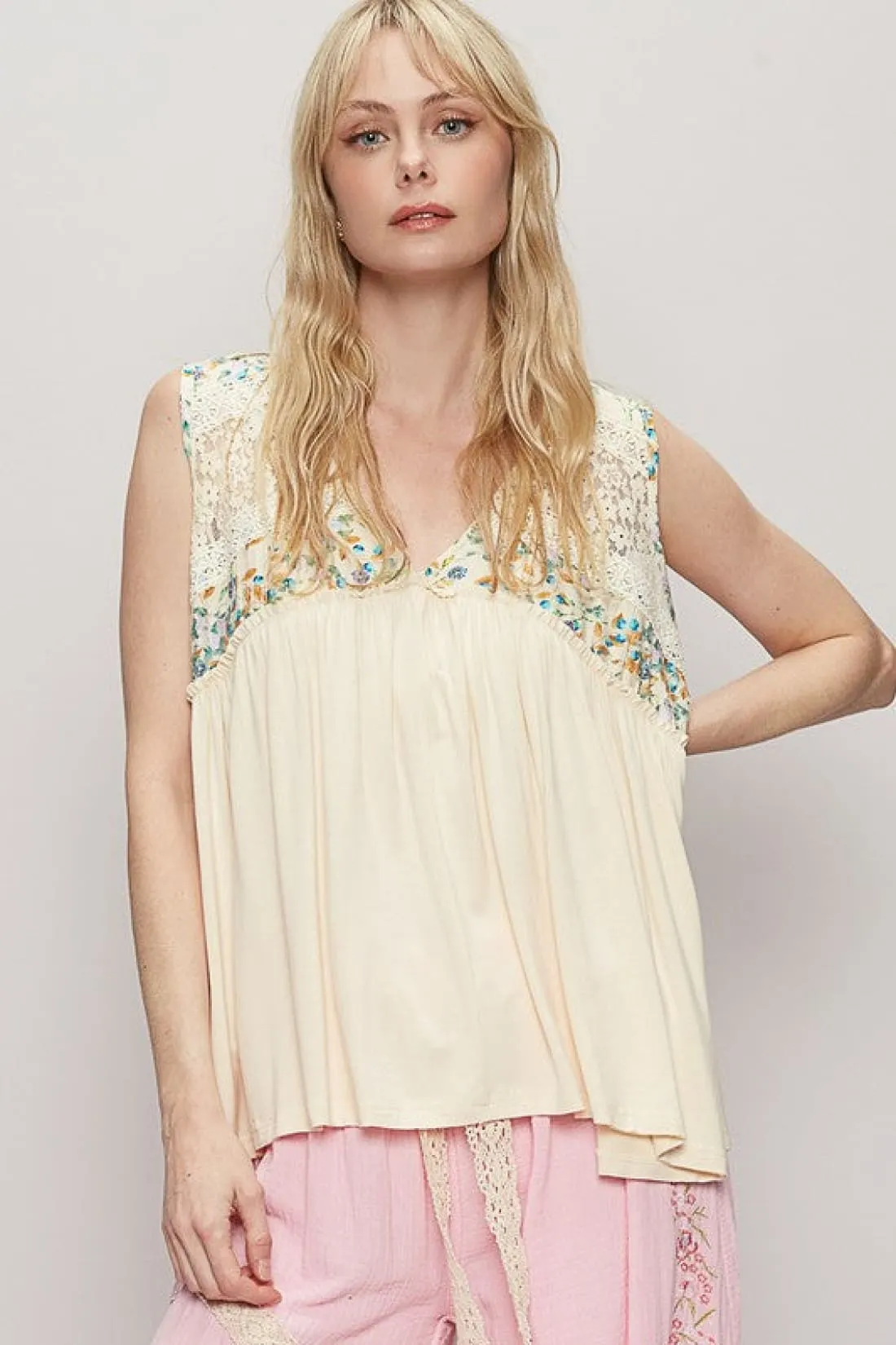 POL Lace Detail Floral Sleeveless Top