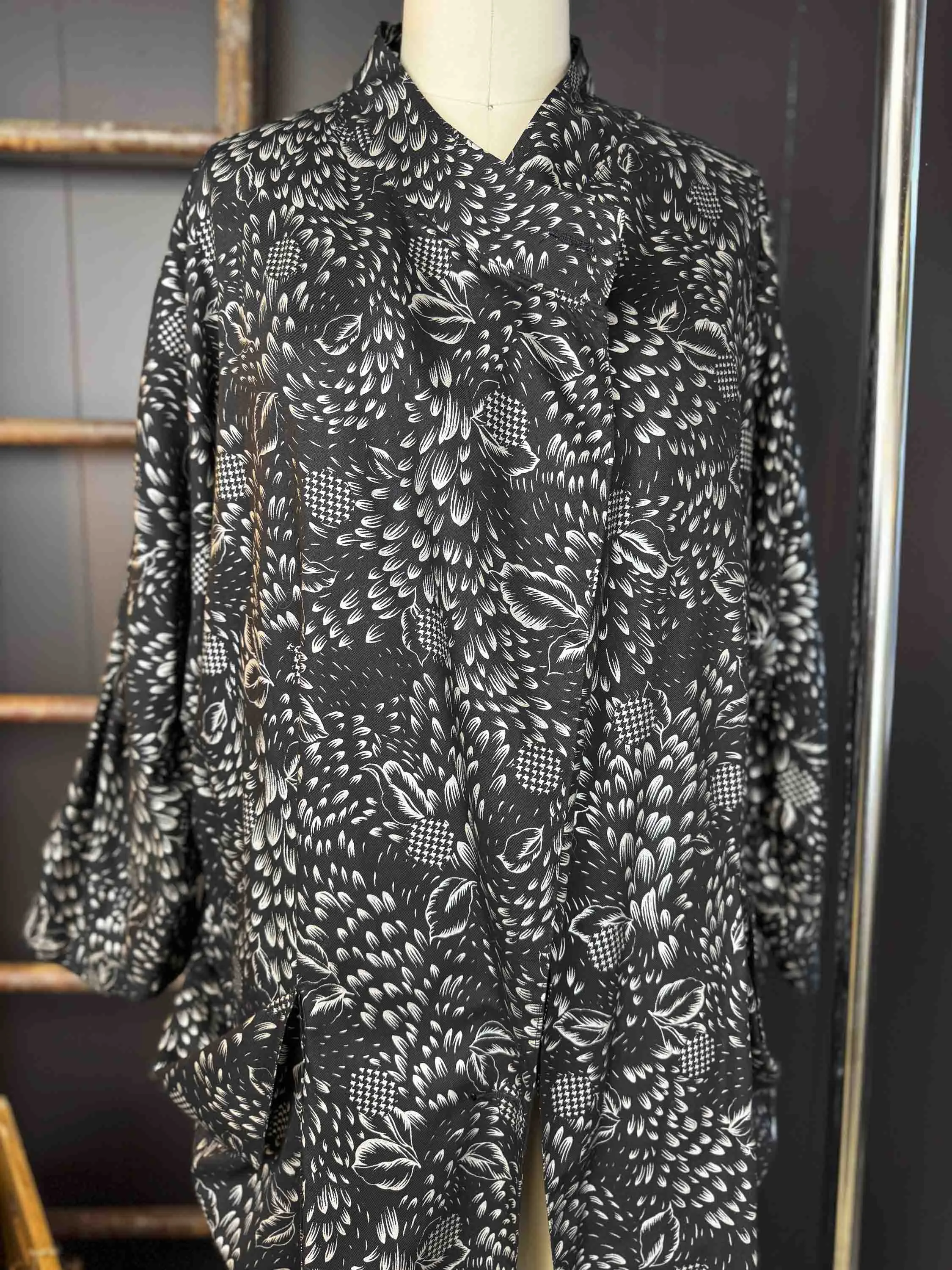 Pre-loved Black and White Kimono Duster - Size L