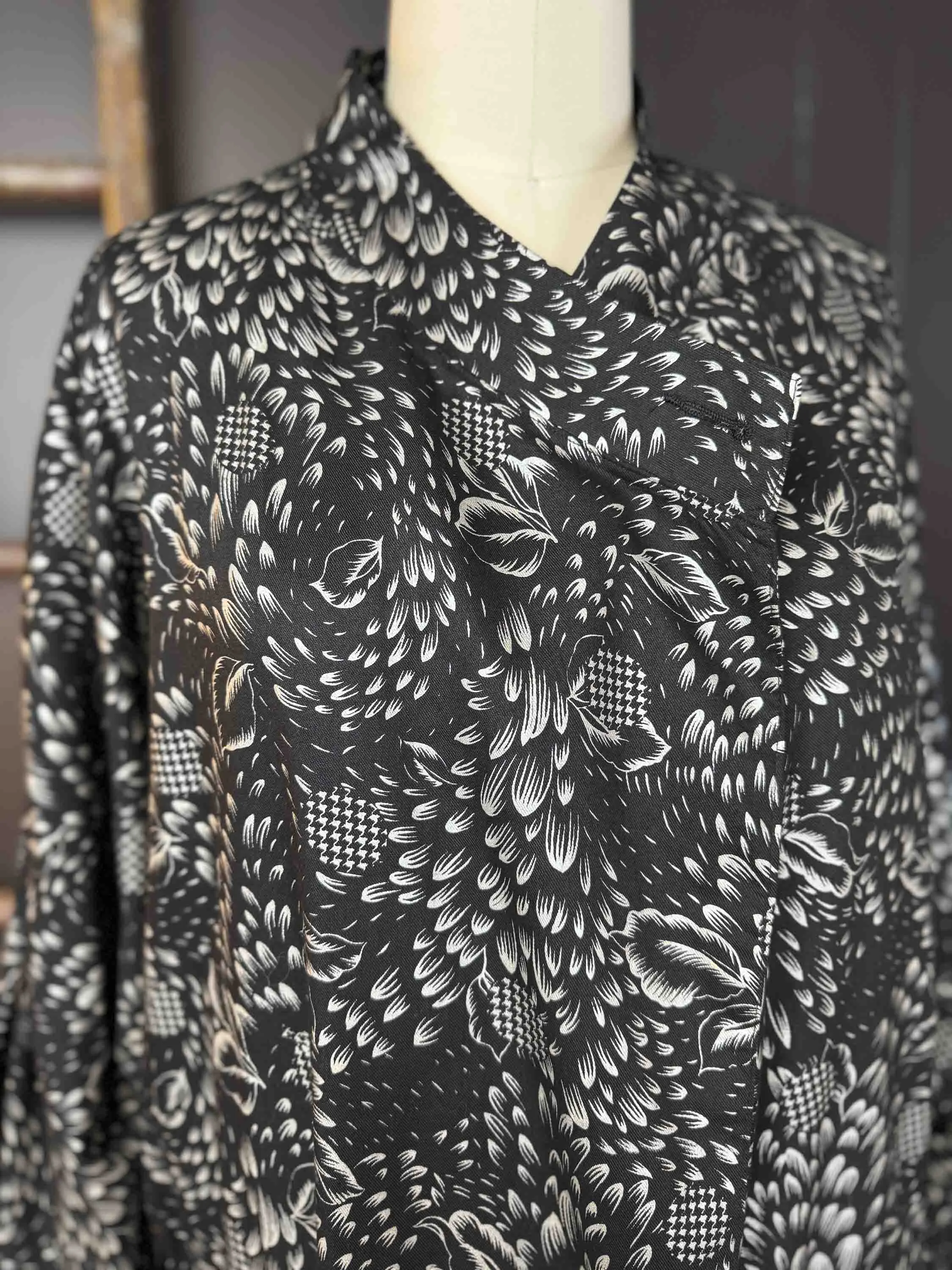 Pre-loved Black and White Kimono Duster - Size L