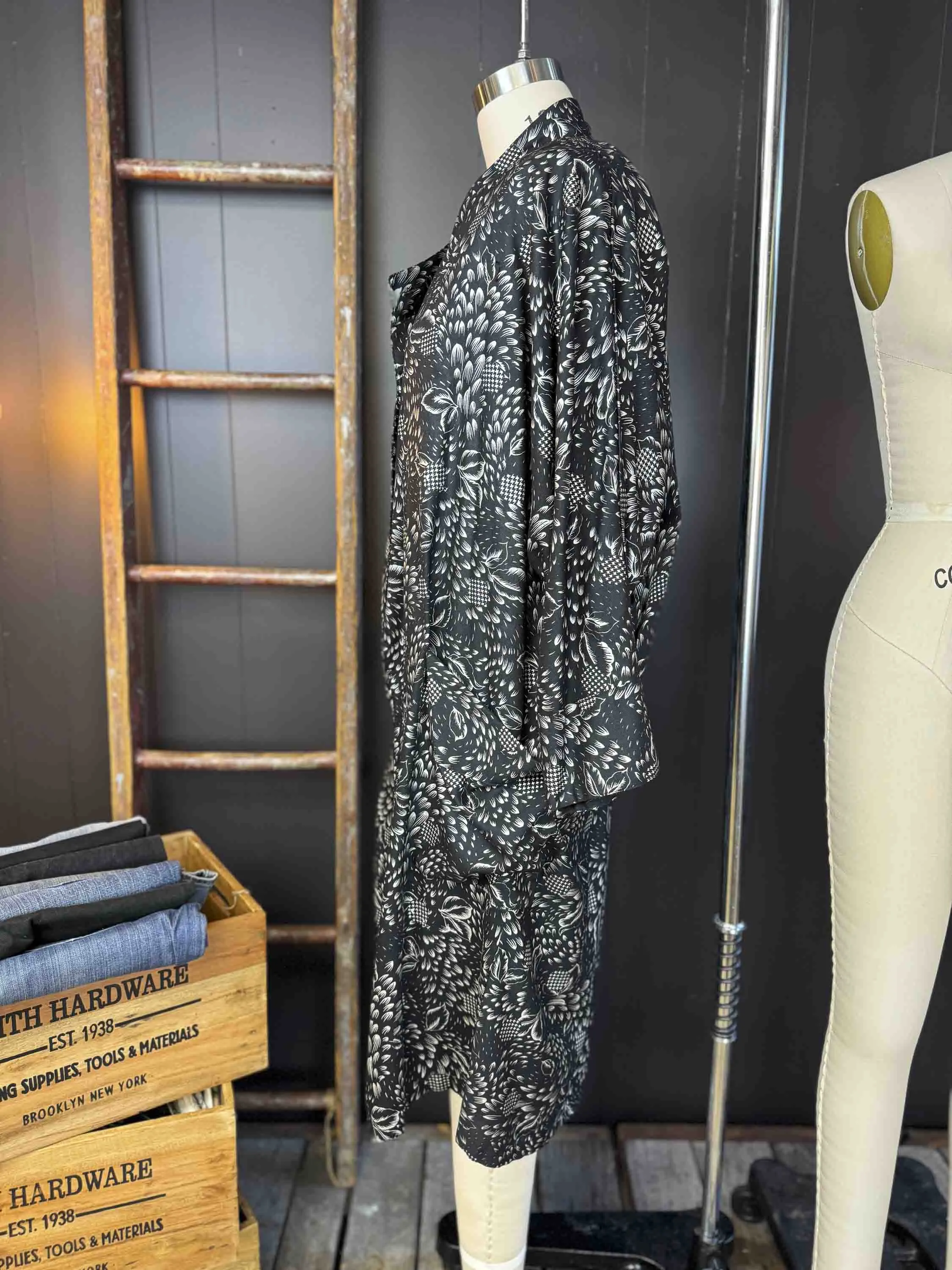 Pre-loved Black and White Kimono Duster - Size L