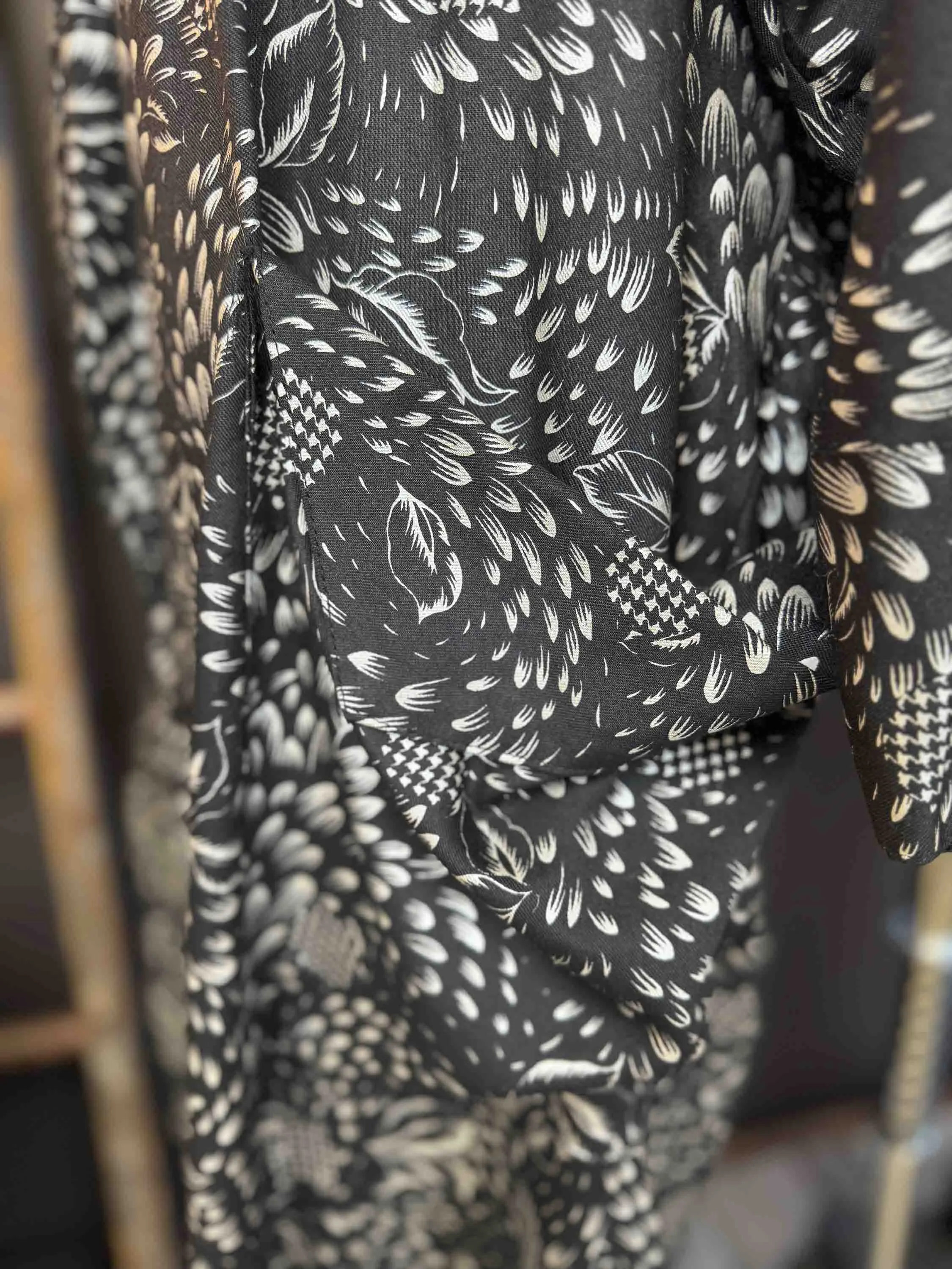 Pre-loved Black and White Kimono Duster - Size L
