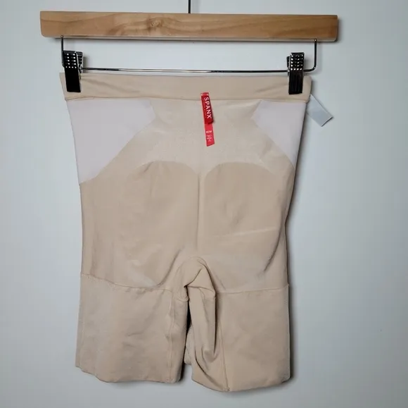 SPANX OnCore Mid-Thigh Shaping Shorts Size Medium