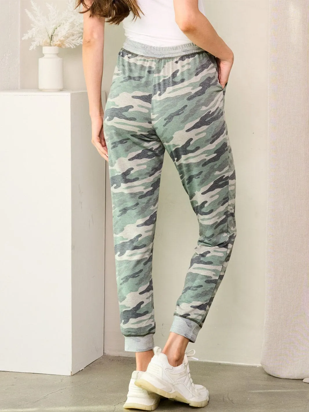 WOMEN'S CAMO PRINT POCKETS JOGGER PANTS