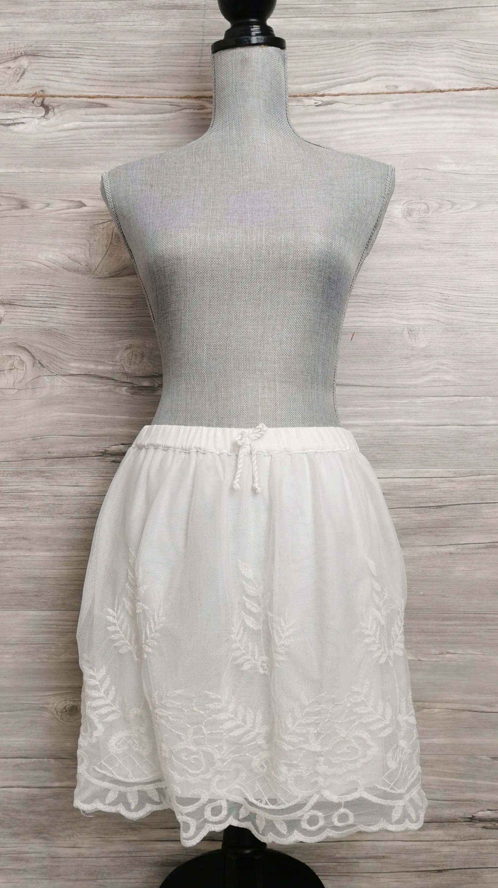 WOMENS SMALL/MEDIUM or GIRLS SIZE LARGE (12/14 YEARS) DEX, Beautiful Lace Boho Skirt NWT B51