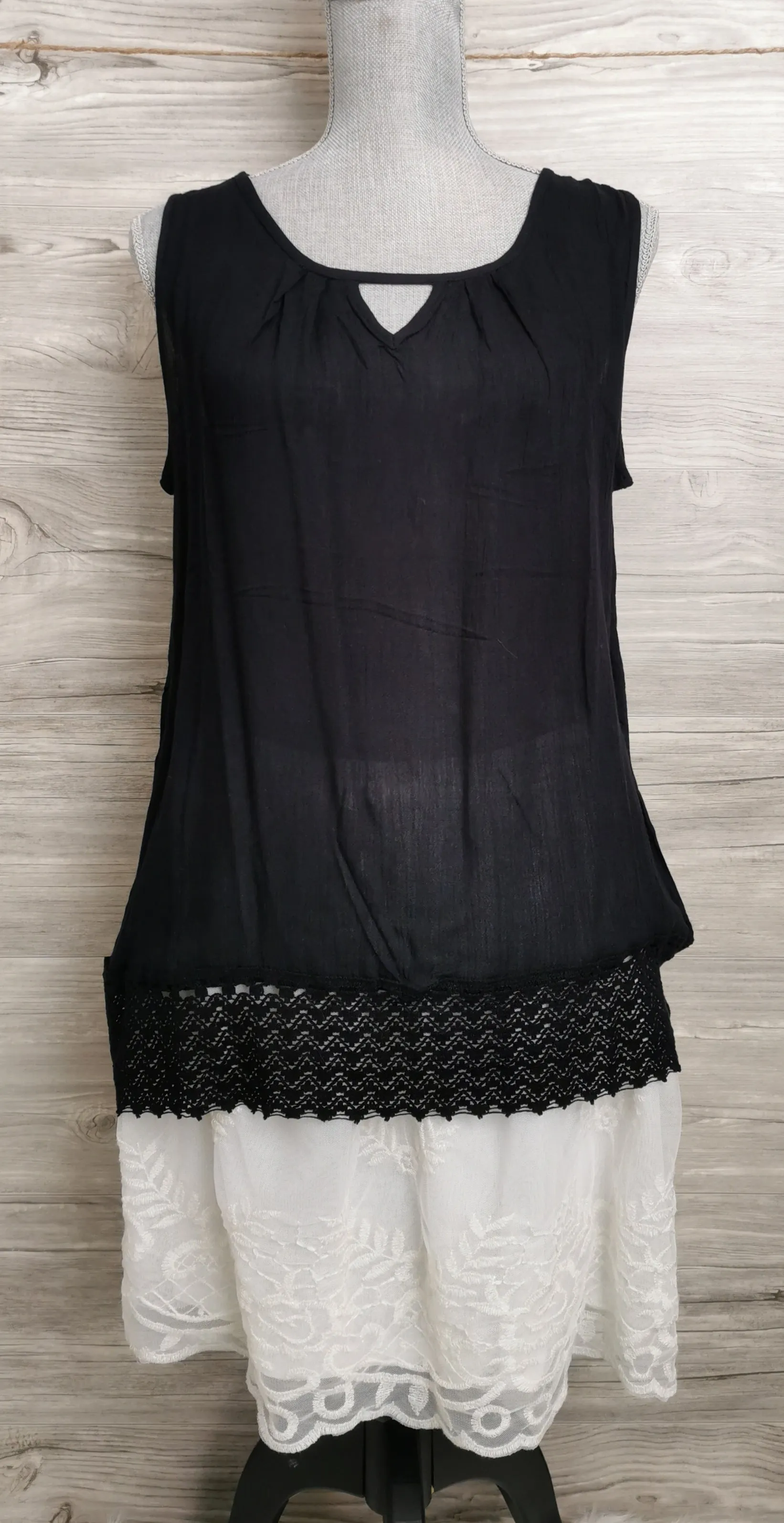 WOMENS SMALL/MEDIUM or GIRLS SIZE LARGE (12/14 YEARS) DEX, Beautiful Lace Boho Skirt NWT B51